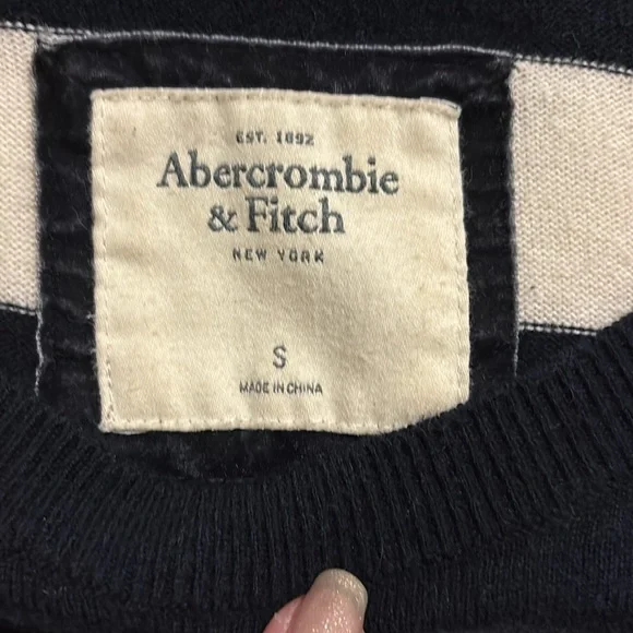 Striped Abercrombie and Fitch sweater - Picture 2 of 3